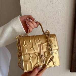 Elegant Solid-color Crocodile Pattern Flap Top Handle Handbag
